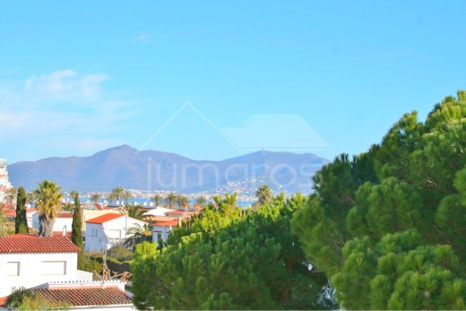 4 chambres, 183m2, piscine, 100 m de la plage d'Empuriabrava