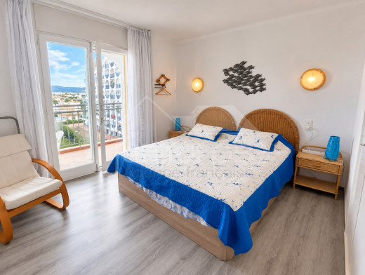 Appartement vue mer et canal à 50 m de la plage Empuriabrava