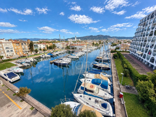 Appartement vue mer et canal à 50 m de la plage Empuriabrava