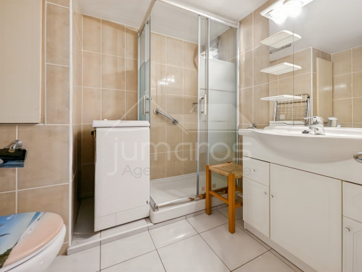 Wohnung mit Pool/Tennisplatz und Meerblick