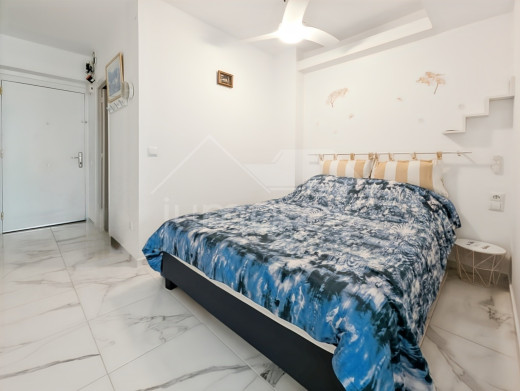 Wohnung mit Pool/Tennisplatz und Meerblick