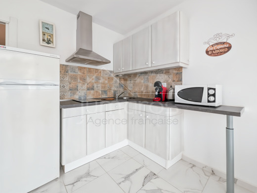 Wohnung mit Pool/Tennisplatz und Meerblick