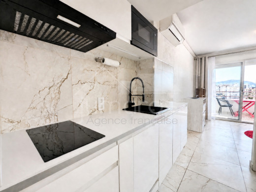 Flat with a side sea view, swimming pool and tennis court in Santa Margarita, Roses