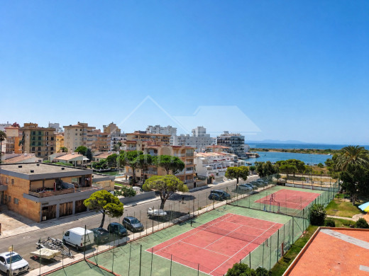 Flat with a side sea view, swimming pool and tennis court in Santa Margarita, Roses