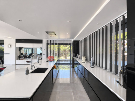 Villa de luxe avec d'impressionantes vues mer en première ligne à Llançà