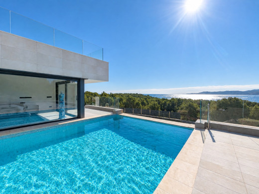 Villa de luxe avec d'impressionantes vues mer en première ligne à Llançà