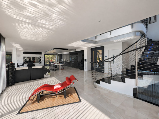 Villa de luxe avec d'impressionantes vues mer en première ligne à Llançà