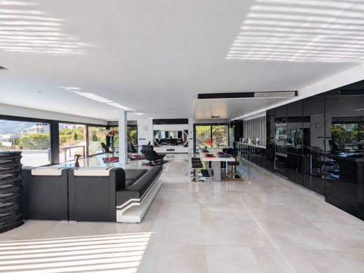 Villa de luxe avec d'impressionantes vues mer en première ligne à Llançà