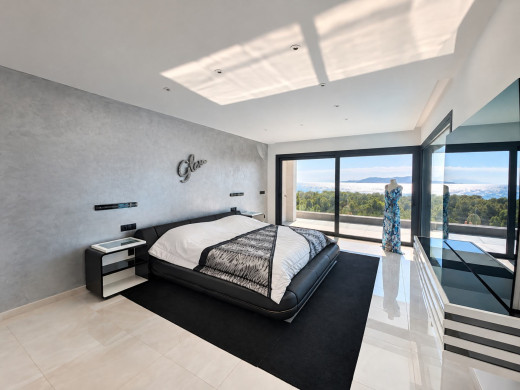 Villa de luxe avec d'impressionantes vues mer en première ligne à Llançà