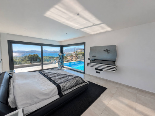 Villa de luxe avec d'impressionantes vues mer en première ligne à Llançà
