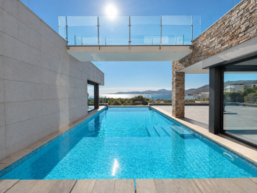 Villa de luxe avec d'impressionantes vues mer en première ligne à Llançà