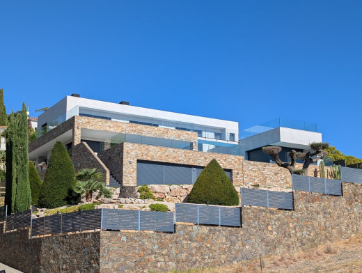 Villa de lujo con impresionantes vistas en primera línea de mar en Llançà