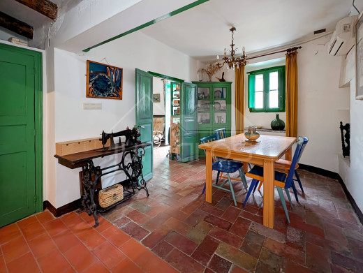 Charmante maison à rénover à Rabos, idéalement située entre plages et frontière française