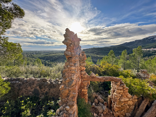 Masía catalana con terreno de 28 ha en Tarragona, Cataluña