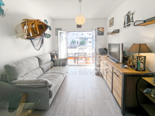 Maison de pêcheur avec amarre de 9m x 3m