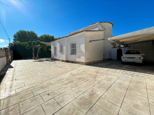 Casa, 4 dormitorios con piscina y garaje