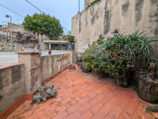 Charmante maison à rénover à Rabos, idéalement située entre plages et frontière française