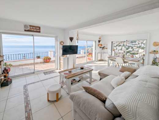 House in Roses-Canyelles, 180° panoramic sea view with swimming pool and private garage