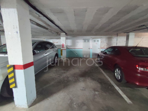 Grand appartement à Gran Reserva, à 300m de la plage, parking privé