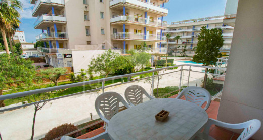 2 bedrooms, 10m2 terrace, 1st floor, secure residence with swimming pool.