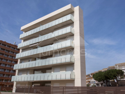 Appartement NEUF : 2 chambres, 1er étage à 200m de la plage