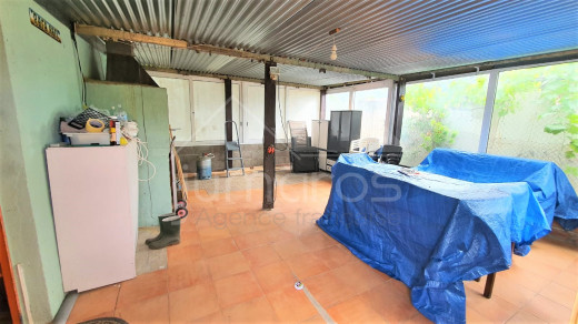 Terrain de 1100m2 avec petite maison rustique
