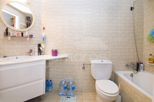 Apartamento con terraza, solarium y parking privado.