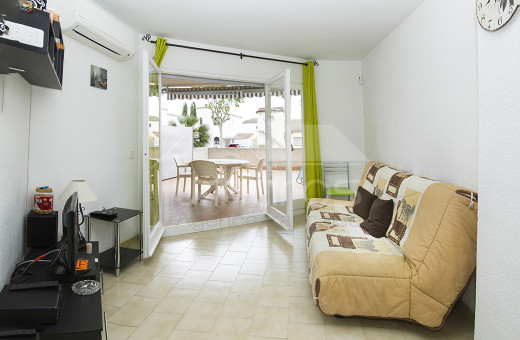 Apartamento con terraza, solarium y parking privado.
