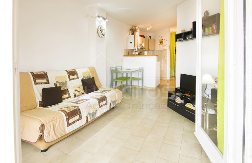 Apartamento con terraza, solarium y parking privado.
