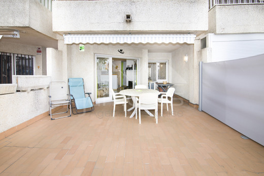 Apartamento con terraza, solarium y parking privado.