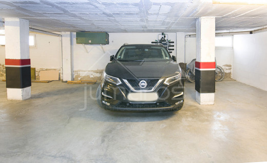 Apartamento con terraza, solarium y parking privado.