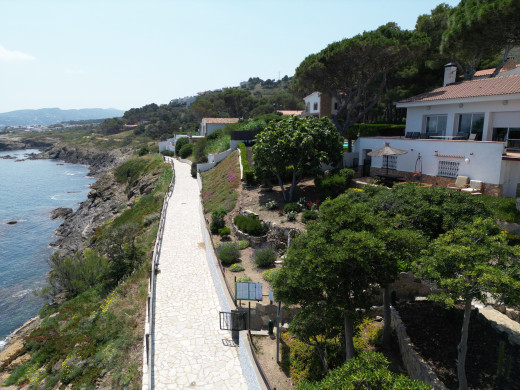 Immeuble avec licence touristique + restaurant à Llançà, Costa Brava