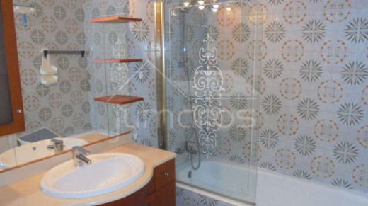 Appartement avec terrasse, en 1ere ligne mer, Empuriabrava