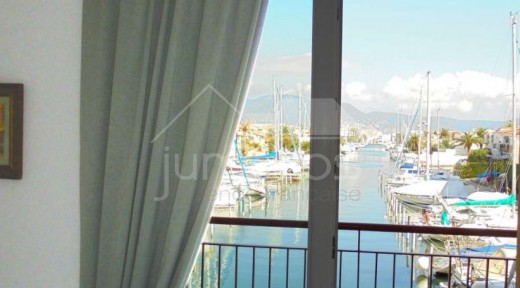 Appartement avec terrasse, en 1ere ligne mer, Empuriabrava