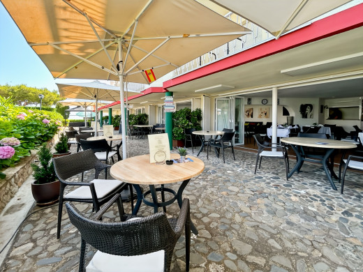Immeuble avec licence touristique + restaurant à Llançà, Costa Brava