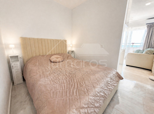 Estudio reformado con terraza y vistas al mar en Empuriabrava