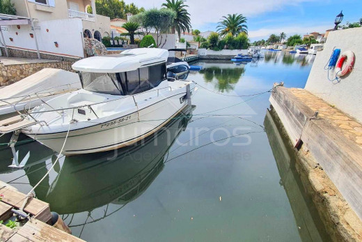 Maison au canal avec amarre privée