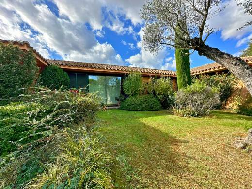 Maison de plain-pied au Golf de Torremirona avec piscine