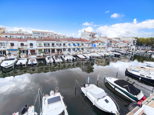 Renovated studio with canal views in Empuriabrava