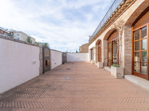 Maison unique avec jardin et garage dans le centre de Figueres