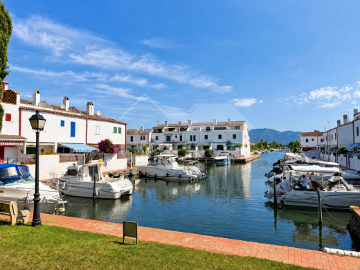 Renovated penthouse in Empuriabrava