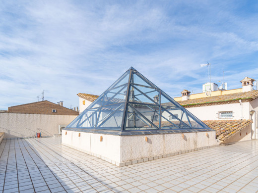 Maison unique avec jardin et garage dans le centre de Figueres