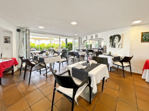 Immeuble avec licence touristique + restaurant à Llançà, Costa Brava