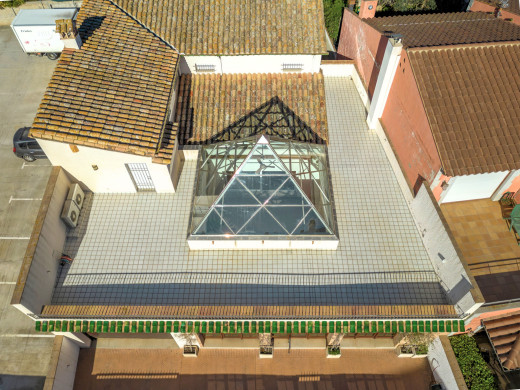 Maison unique avec jardin et garage dans le centre de Figueres