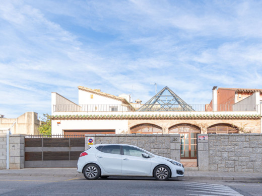Maison unique avec jardin et garage dans le centre de Figueres