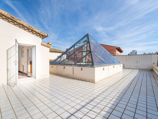 Maison unique avec jardin et garage dans le centre de Figueres