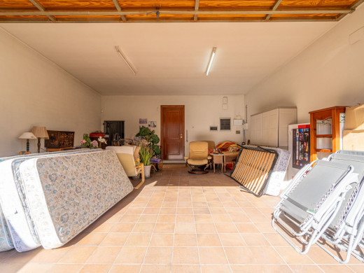 Maison unique avec jardin et garage dans le centre de Figueres