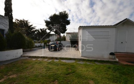 Terreno edificable de 750m2, amarre de 20m.