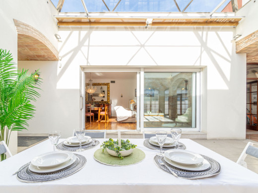 Maison unique avec jardin et garage dans le centre de Figueres