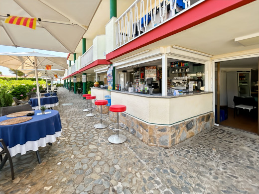 Immeuble avec licence touristique + restaurant à Llançà, Costa Brava